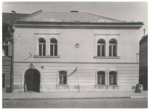 A Verbőczy (ma Táncsics Mihály) utca 21. 1941-1942 körül. Ismeretlen szerző felvétele. Kép FSZEK Budapest-képarchívum